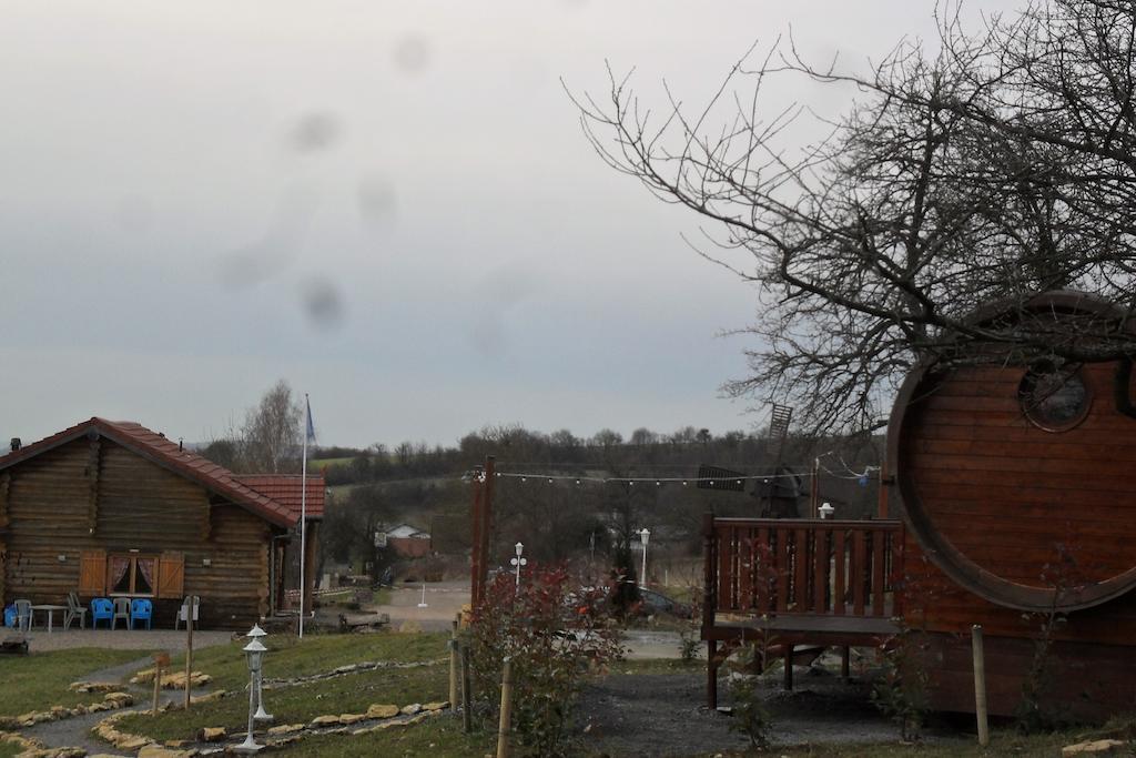 Le Chalet Du Chemin Et Sa Roulotte Berviller-en-Moselle Εξωτερικό φωτογραφία